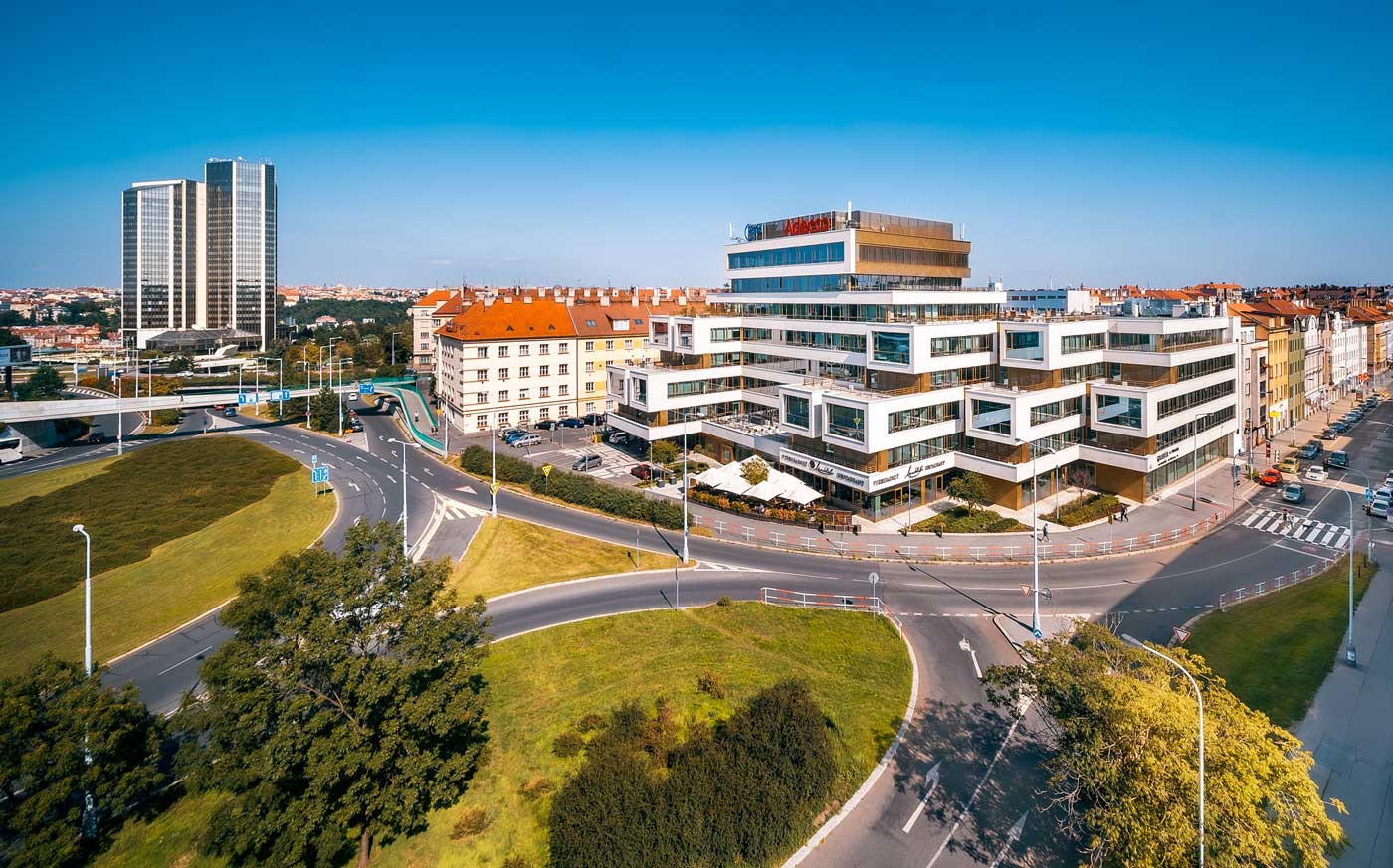 Budova Qubix - foto z dronu